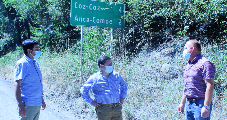Cedida: Pablo Sandoval Jara, candidato a alcalde por la Comuna de Panguipulli junto a los candidatos al Concejo Municipal David Ruiz y Cristian Mera, concurrieron hasta la ruta que une Acacomoe con Coz Coz.