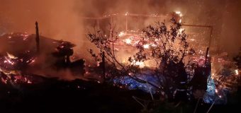 Incendio destruyó casa de veraneo en predio de Desagüe Riñihue