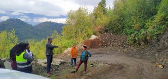 Alcalde de Panguipulli visitó obras de caminos rurales en Coñaripe y Pucura